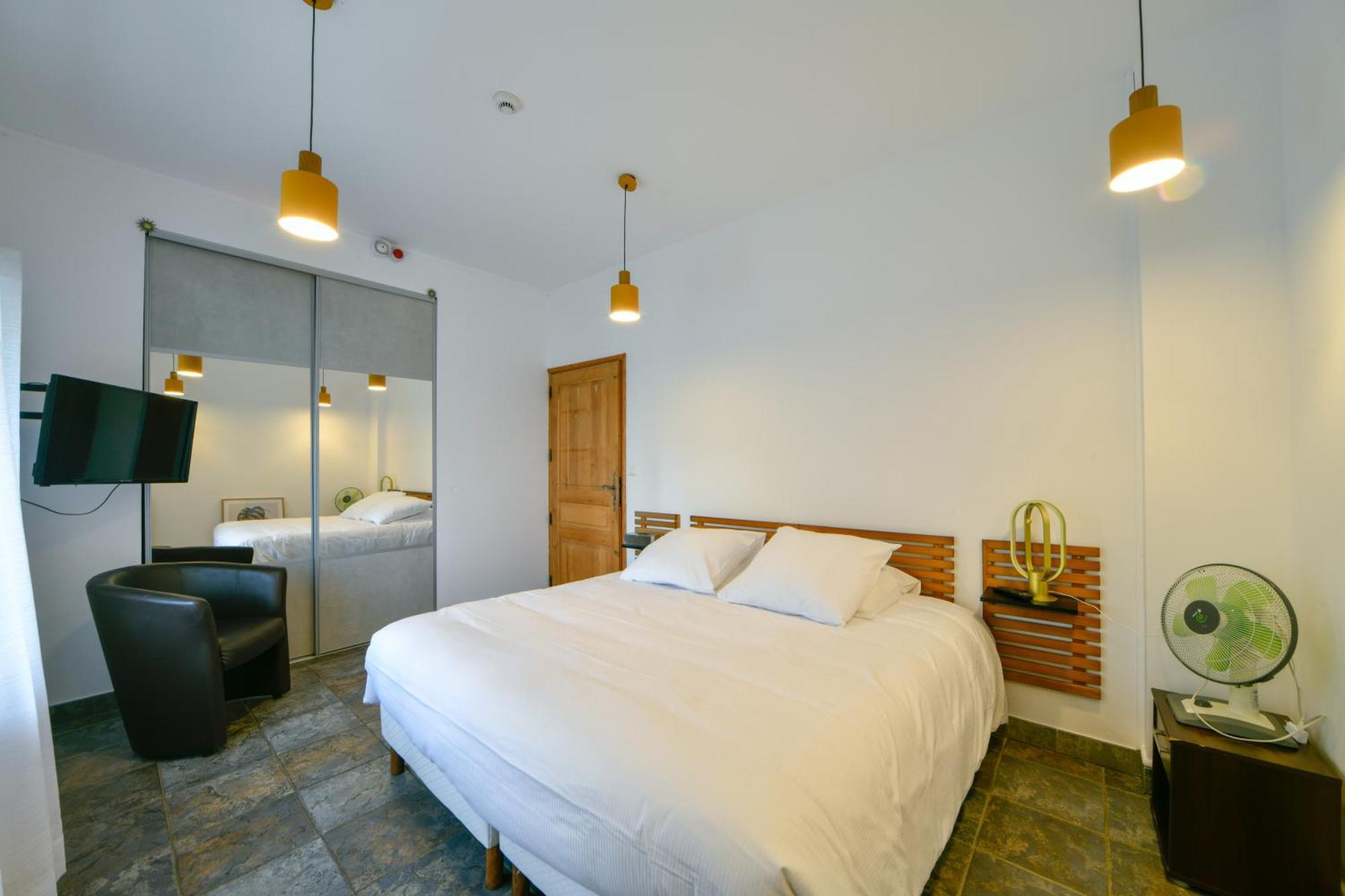 Enjoy Garden Hotel Vierzon Bagian luar foto