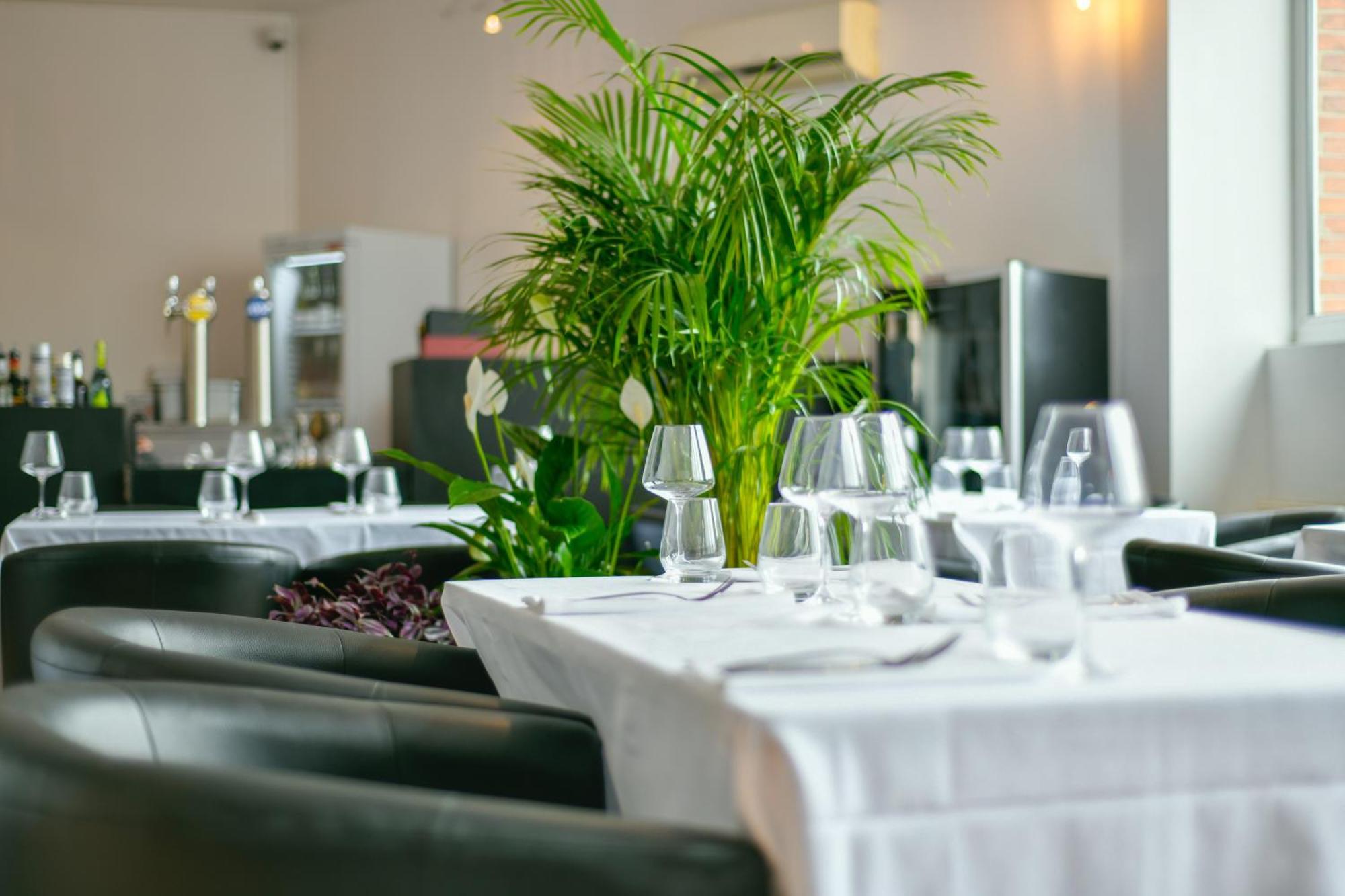 Enjoy Garden Hotel Vierzon Bagian luar foto