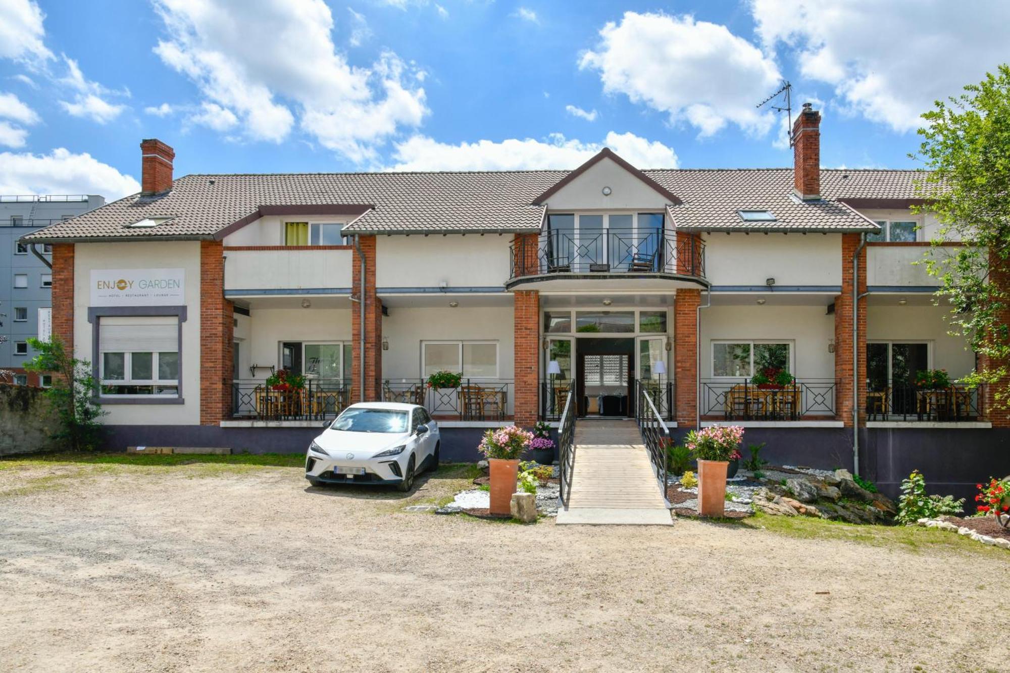 Enjoy Garden Hotel Vierzon Bagian luar foto
