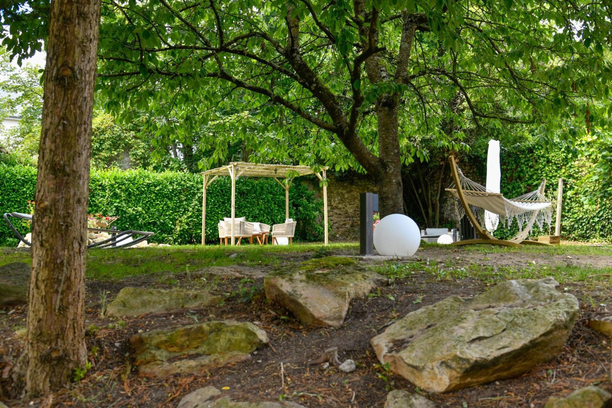 Enjoy Garden Hotel Vierzon Bagian luar foto